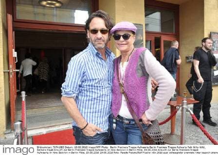Berlin Premiere Treppe Aufwaerts Berlin Premiere Treppe Aufwarts Falk Willy-Wild, Barbara Engel Ankunft zur Berlin Premiere Treppe Aufwaerts im Kino Babylon in Berlin Mitte, 19.06.2016 Ankunft zur Berlin Premiere Treppe Aufwaerts im Kino Babylon in Berlin Mitte, 19.06.2016 19.06.2016 Foto: People Picture Ralf Mueller