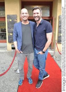 Berlin Premiere Treppe Aufwaerts Berlin Premiere Treppe Aufwarts Patrick Wolff, Jochen Schropp Ankunft zur Berlin Premiere Treppe Aufwaerts im Kino Babylon in Berlin Mitte, 19.06.2016 Ankunft zur Berlin Premiere Treppe Aufwaerts im Kino Babylon in Berlin Mitte, 19.06.2016 19.06.2016 Foto: People Picture Ralf Mueller