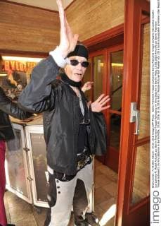 Berlin Premiere Treppe Aufwaerts Berlin Premiere Treppe Aufwarts Veruschka Graefin von Lehndorff, Model Ankunft zur Berlin Premiere Treppe Aufwaerts im Kino Babylon in Berlin Mitte, 19.06.2016 Ankunft zur Berlin Premiere Treppe Aufwaerts im Kino Babylon in Berlin Mitte, 19.06.2016 19.06.2016 Foto: People Picture Ralf Mueller