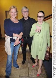 Berlin Premiere Treppe Aufwaerts Berlin Premiere Treppe Aufwarts Susanne von Borsody, Christian Wolff, Marina Wolff Ankunft zur Berlin Premiere Treppe Aufwaerts im Kino Babylon in Berlin Mitte, 19.06.2016 Ankunft zur Berlin Premiere Treppe Aufwaerts im Kino Babylon in Berlin Mitte, 19.06.2016 19.06.2016 Foto: People Picture Ralf Mueller