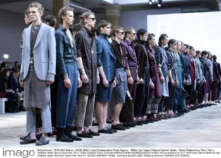 Bilder des Tages Mailand Fashion Week - Daks Modenschau Milan Man s Fashion Week Spring Summer 2017. Daks Fashion Show Pictured  SimonaxChioccia