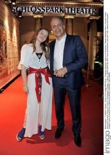 Premiere Honig im Kopf im Schlosspark Theater Natassja Revvo, Karsten Speck Ankunft Premiere Honig im Kopf im Schlosspark Theater in Berlin, 18.06.2016