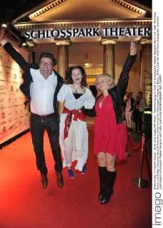 Premiere Honig im Kopf im Schlosspark Theater Natassja Revvo mit Vater Wratislaw Revvo und Mutter Franziska Ankunft Premiere Honig im Kopf im Schlosspark Theater in Berlin, 18.06.2016
