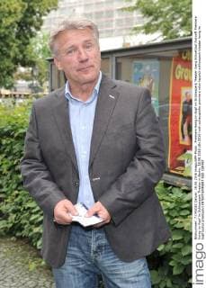 Premiere Honig im Kopf im Schlosspark Theater Joerg Schuettauf Ankunft Premiere Honig im Kopf im Schlosspark Theater in Berlin, 18.06.2016