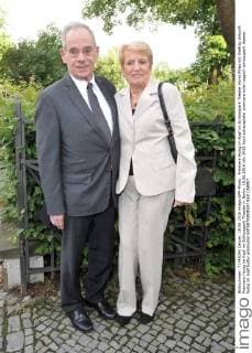 Premiere Honig im Kopf im Schlosspark Theater Horst Pillau mit Ehefrau Ankunft Premiere Honig im Kopf im Schlosspark Theater in Berlin, 18.06.2016