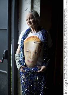 MILAN, June 19, 2016 -- British designer Vivienne Westwood poses for a photo backstage before Vivienne Westwood men s Spring-Summer 2016-2017 collection, part of the Milan Fashion Week in Milan, Italy, on June 19, 2016. ) ITALY-MILAN-FASHION WEEK-MEN-VIVIENNE WESTWOOD-BACKSTAGE JinxYu 