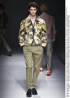 MILAN, June 19, 2016 -- A model presents a creation of Salvatore Ferragamo men s Spring-Summer 2016-2017 collection, part of the Milan Fashion Week in Milan, Italy, on June 19, 2016. ) ITALY-MILAN-FASHION WEEK-MEN-SALVATORE FERRAGAMO jinxyu 