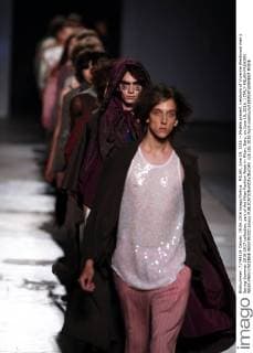 MILAN, June 19, 2016 -- Models present creations of Vivienne Westwood men s Spring-Summer 2016-2017 collection, part of the Milan Fashion Week in Milan, Italy, on June 19, 2016. ) ITALY-MILAN-FASHION WEEK-MEN-VIVIENNE WESTWOOD jinxyu 
