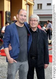 Patrick Wolff und sein Vater Christian Wolff bei der Treppe aufwärts Kino Premiere am 19.06.2016 in Berlin Treppe Aufwaerts Kinopremiere in Berlin, 2016 