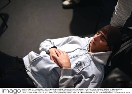 (160620) -- MILAN, June 20, 2016 -- A model sleeps on the floor backstage before catwalk show for Diesel Black Gold men s Spring-Summer 2016-2017 collection during the Milan Fashion Week in Milan, Italy, on June 20, 2016. ) ITALY-MILAN-FASHION WEEK-MEN-DIESEL BLACK GOLD JinxYu 