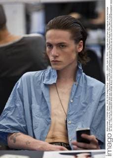 (160620) -- MILAN, June 20, 2016 -- A model waits to have his make-up done backstage before catwalk show for Diesel Black Gold men s Spring-Summer 2016-2017 collection during the Milan Fashion Week in Milan, Italy, on June 20, 2016. ) ITALY-MILAN-FASHION WEEK-MEN-DIESEL BLACK GOLD JinxYu 