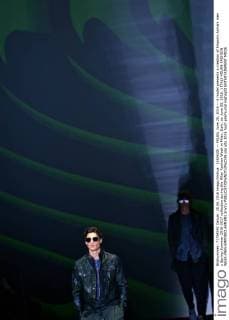 (160620) -- MILAN, June 20, 2016 -- A model presents a creation of Emporio Armani men s Spring-Summer 2016-2017 collection during the Milan Fashion Week in Milan, Italy, on June 20, 2016. ) ITALY-MILAN-FASHION WEEK-MEN-EMPORIO ARMANI JinxYu 