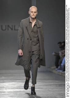 Mailand Fashion Week - Junli Modenschau Milan Men s Fashion Week Spring Summer 2017 Milan Fashion Week, Spring Summer 2017. Junli fashion show. Pictured: Model  RiccardoxGiordanoxFotosicki