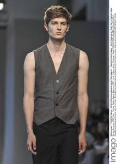 Mailand Fashion Week - Junli Modenschau Milan Men s Fashion Week Spring Summer 2017 Milan Fashion Week, Spring Summer 2017. Junli fashion show. Pictured: Model  RiccardoxGiordanoxFotosicki