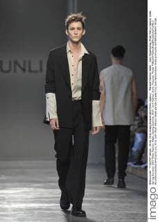 Mailand Fashion Week - Junli Modenschau Milan Men s Fashion Week Spring Summer 2017 Milan Fashion Week, Spring Summer 2017. Junli fashion show. Pictured: Model  RiccardoxGiordanoxFotosicki