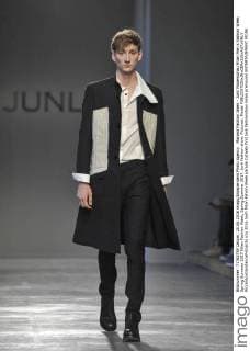 Mailand Fashion Week - Junli Modenschau Milan Men s Fashion Week Spring Summer 2017 Milan Fashion Week, Spring Summer 2017. Junli fashion show. Pictured: Model  RiccardoxGiordanoxFotosicki