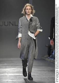 Mailand Fashion Week - Junli Modenschau Milan Men s Fashion Week Spring Summer 2017 Milan Fashion Week, Spring Summer 2017. Junli fashion show. Pictured: Model  RiccardoxGiordanoxFotosicki