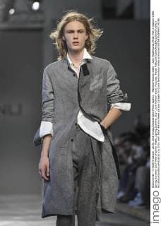 Mailand Fashion Week - Junli Modenschau Milan Men s Fashion Week Spring Summer 2017 Milan Fashion Week, Spring Summer 2017. Junli fashion show. Pictured: Model  RiccardoxGiordanoxFotosicki