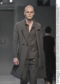 Mailand Fashion Week - Junli Modenschau Milan Men s Fashion Week Spring Summer 2017 Milan Fashion Week, Spring Summer 2017. Junli fashion show. Pictured: Model  RiccardoxGiordanoxFotosicki