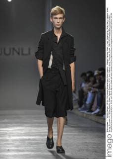 Mailand Fashion Week - Junli Modenschau Milan Men s Fashion Week Spring Summer 2017 Milan Fashion Week, Spring Summer 2017. Junli fashion show. Pictured: Model  RiccardoxGiordanoxFotosicki