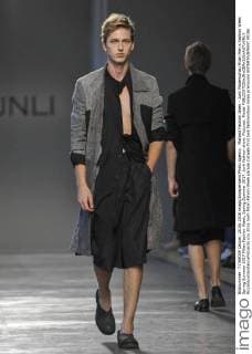 Mailand Fashion Week - Junli Modenschau Milan Men s Fashion Week Spring Summer 2017 Milan Fashion Week, Spring Summer 2017. Junli fashion show. Pictured: Model  RiccardoxGiordanoxFotosicki