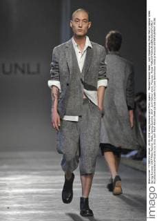 Mailand Fashion Week - Junli Modenschau Milan Men s Fashion Week Spring Summer 2017 Milan Fashion Week, Spring Summer 2017. Junli fashion show. Pictured: Model  RiccardoxGiordanoxFotosicki