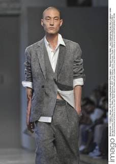 Mailand Fashion Week - Junli Modenschau Milan Men s Fashion Week Spring Summer 2017 Milan Fashion Week, Spring Summer 2017. Junli fashion show. Pictured: Model  RiccardoxGiordanoxFotosicki