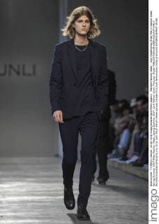 Mailand Fashion Week - Junli Modenschau Milan Men s Fashion Week Spring Summer 2017 Milan Fashion Week, Spring Summer 2017. Junli fashion show. Pictured: Model  RiccardoxGiordanoxFotosicki