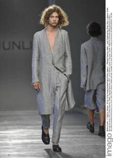 Mailand Fashion Week - Junli Modenschau Milan Men s Fashion Week Spring Summer 2017 Milan Fashion Week, Spring Summer 2017. Junli fashion show. Pictured: Model  RiccardoxGiordanoxFotosicki