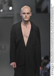 Mailand Fashion Week - Junli Modenschau Milan Men s Fashion Week Spring Summer 2017 Milan Fashion Week, Spring Summer 2017. Junli fashion show. Pictured: Model  RiccardoxGiordanoxFotosicki