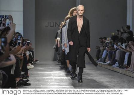Mailand Fashion Week - Junli Modenschau Milan Men s Fashion Week Spring Summer 2017 Milan Fashion Week, Spring Summer 2017. Junli fashion show. Pictured: Model  RiccardoxGiordanoxFotosicki
