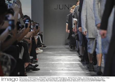 Mailand Fashion Week - Junli Modenschau Milan Men s Fashion Week Spring Summer 2017 Milan Fashion Week, Spring Summer 2017. Junli fashion show. Pictured: Model  RiccardoxGiordanoxFotosicki