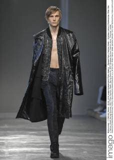 Mailand Men s Fashion Week - Strateas Carlucci Modenschau Milan Men s Fashion Week Spring Summer 2017 Milan Fashion Week, Spring Summer 2017.Strateas Carlucci fashion show. Pictured: model  RiccardoxGiordanoxFotosicki