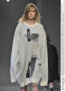 Mailand Men s Fashion Week - Strateas Carlucci Modenschau Milan Men s Fashion Week Spring Summer 2017 Milan Fashion Week, Spring Summer 2017.Strateas Carlucci fashion show. Pictured: model  RiccardoxGiordanoxFotosicki