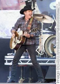 Brooks and Dunn Konzert beim Windy City LakeShake Musikfestival in Chicago June 19, 2016 - Chicago, Illinois, U.S - KIX BROOKS of Brooks & Dunn performs live at FirstMerit Bank Pavilion during the Windy City LakeShake Music Festival in Chicago, Illinois Chicago U.S. - ZUMAs135