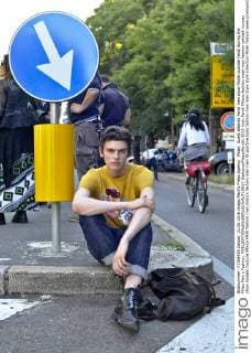 Milan: Guest attends Fendi men show Model outside Fendi during the Milan Men s Fashion.  GaetanoxPiazzolla