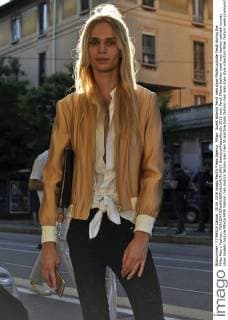 Milan: Guest attends Fendi men show Model outside Fendi during the Milan Men s Fashion.  GaetanoxPiazzolla
