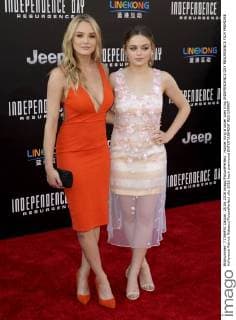 Hunter King & sister Joey King INDEPENDENCE DAY RESURGENCE FILM PREMIERE Hollywood Patrick Rideaux PicturePerfect