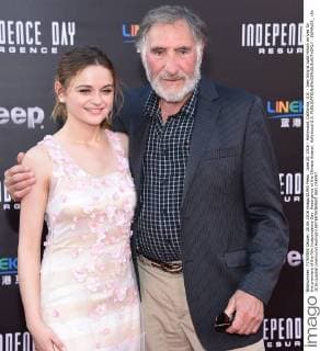 June 20, 2016 - Hollywood, California, U.S. - Joey King & Judd Hirsch arrives for the premiere of the film Independence Day: Resurgence at the Chinese theater. Hollywood U.S. - ZUMAo05_