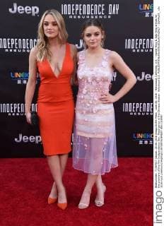 June 20, 2016 - Hollywood, California, U.S. - Hunter King & Joey King arrives for the premiere of the film Independence Day: Resurgence at the Chinese theater. Hollywood U.S. - ZUMAo05_