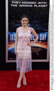 Cast member Joey King attends the premiere of the sci-fi motion Independence Day: Resurgence at the El Capitan Theatre in the Hollywood section of Los Angeles on June 20, 2016. Storyline: Two decades after the first Independence Day invasion, Earth is faced with a new extra-Solar threat. But will mankind s new space defenses be enough?  LAP2016062026 JIMxRUYMEN