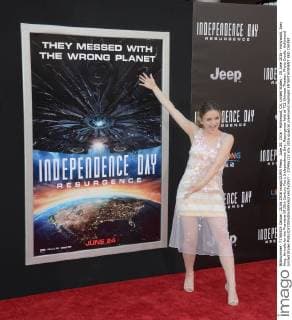 June 20, 2016 - Hollywood, CA, United States - 20 June 2016 - Hollywood. Joey King. Arrivals for the Premiere Of 20th Century Fox s Independence Day: Resurgence held at TCL Chinese Theater. Photo Credit: Hollywood United States - ZUMAa123