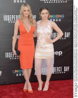June 20, 2016 - Hollywood, CA, United States - 20 June 2016 - Hollywood. Hunter King, Joey King. Arrivals for the Premiere Of 20th Century Fox s Independence Day: Resurgence held at TCL Chinese Theater. Photo Credit: Hollywood United States - ZUMAa123