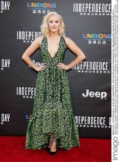 Maika Monroe bei der Independence Day: Resurgence KIno Premiere am 20.06.2016 in Hollywood, Los Angeles Independence Day: Resurgence Kinopremiere in Hollywood, Los Angeles, 2016 