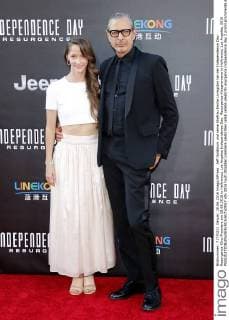 Jeff Goldblum und seine Ehefrau Emilie Livingston bei der Independence Day: Resurgence KIno Premiere am 20.06.2016 in Hollywood, Los Angeles Independence Day: Resurgence Kinopremiere in Hollywood, Los Angeles, 2016 