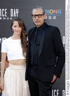 Jeff Goldblum und seine Ehefrau Emilie Livingston bei der Independence Day: Resurgence KIno Premiere am 20.06.2016 in Hollywood, Los Angeles Independence Day: Resurgence Kinopremiere in Hollywood, Los Angeles, 2016 