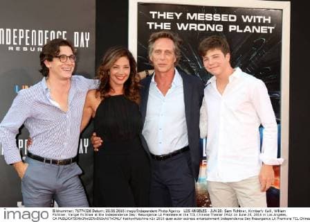 LOS ANGELES - JUN 20: Sam Fichtner, Kymberly Kalil, William Fichtner, Vangel Fichtner at the Independence Day: Resurgence LA Premiere at the TCL Chinese Theater IMAX on June 20, 2016 in Los Angeles, CA  KathyxHutchins