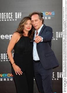 LOS ANGELES - JUN 20: Kymberly Kalil, William Fichtner at the Independence Day: Resurgence LA Premiere at the TCL Chinese Theater IMAX on June 20, 2016 in Los Angeles, CA  KathyxHutchins