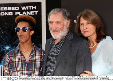 LOS ANGELES - JUN 20: Guest, Judd Hirsch at the Independence Day: Resurgence LA Premiere at the TCL Chinese Theater IMAX on June 20, 2016 in Los Angeles, CA  KathyxHutchins