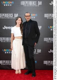LOS ANGELES - JUN 20: Emilie Livingston, Jeff Goldblum at the Independence Day: Resurgence LA Premiere at the TCL Chinese Theater IMAX on June 20, 2016 in Los Angeles, CA  KathyxHutchins